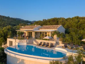 Our Top 10 Reasons to Choose a Resort Villa Holiday