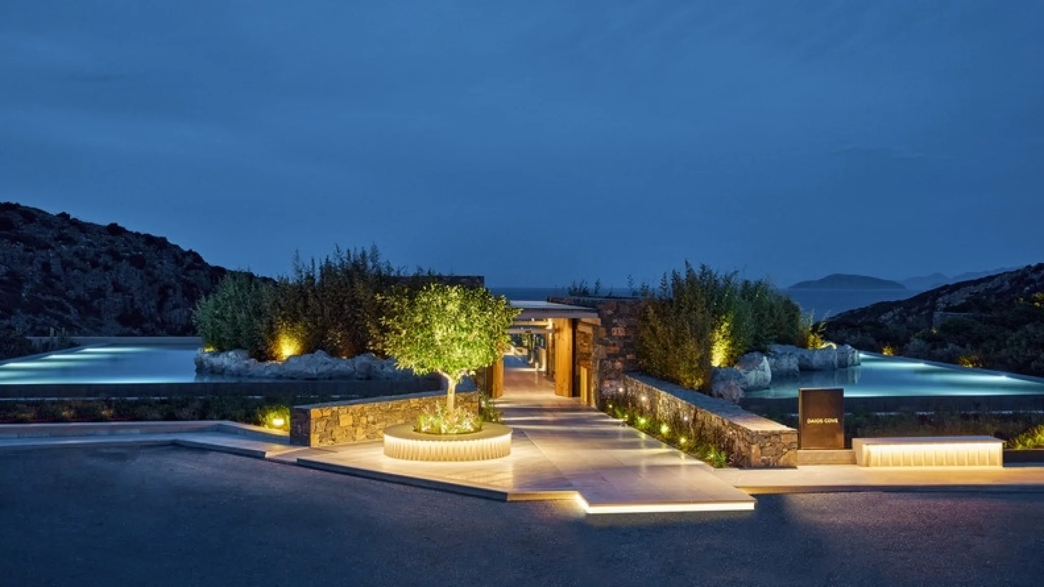 DC Entrance Night 02