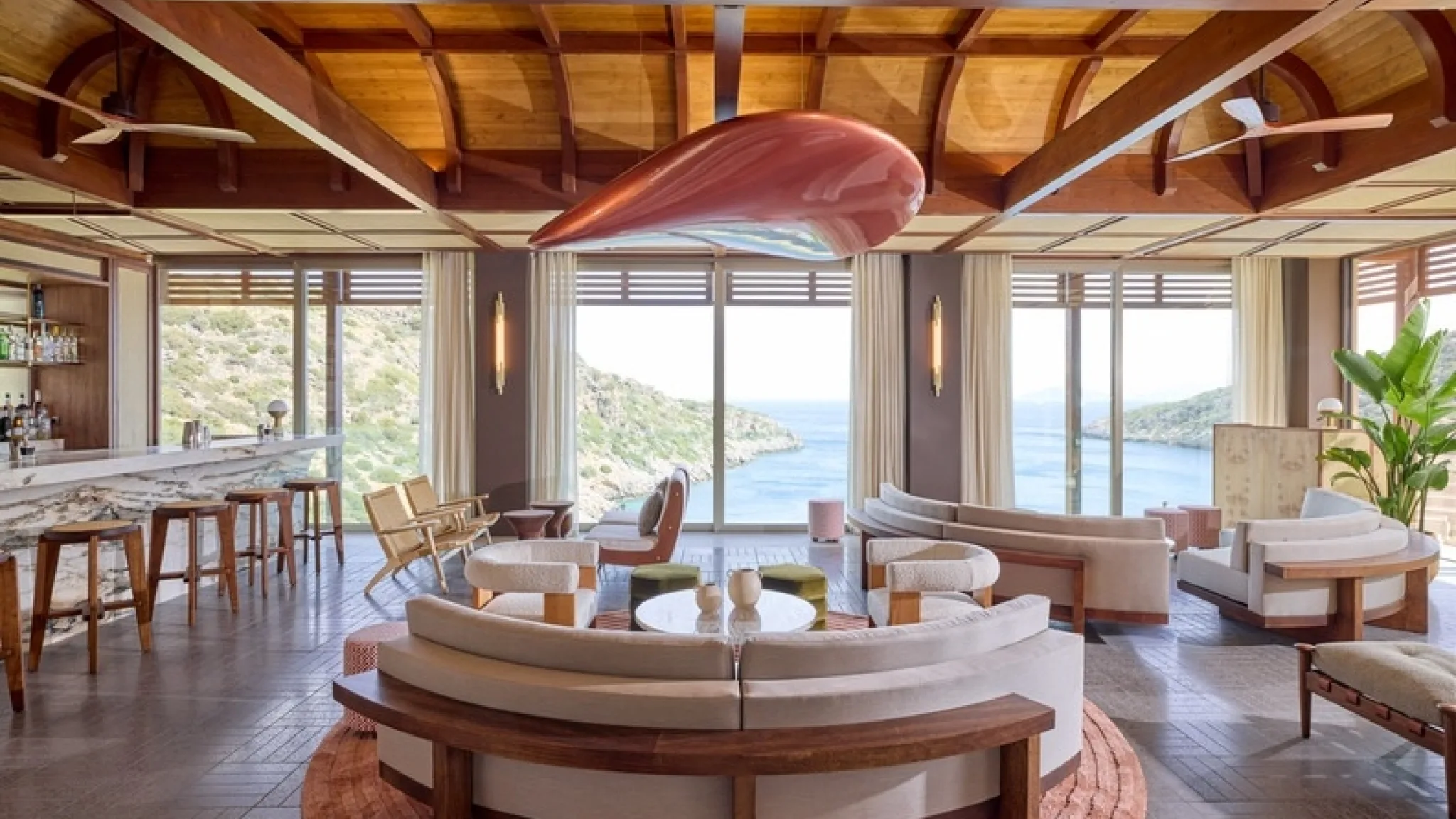 DC Crystal Box Indoor Day View 01