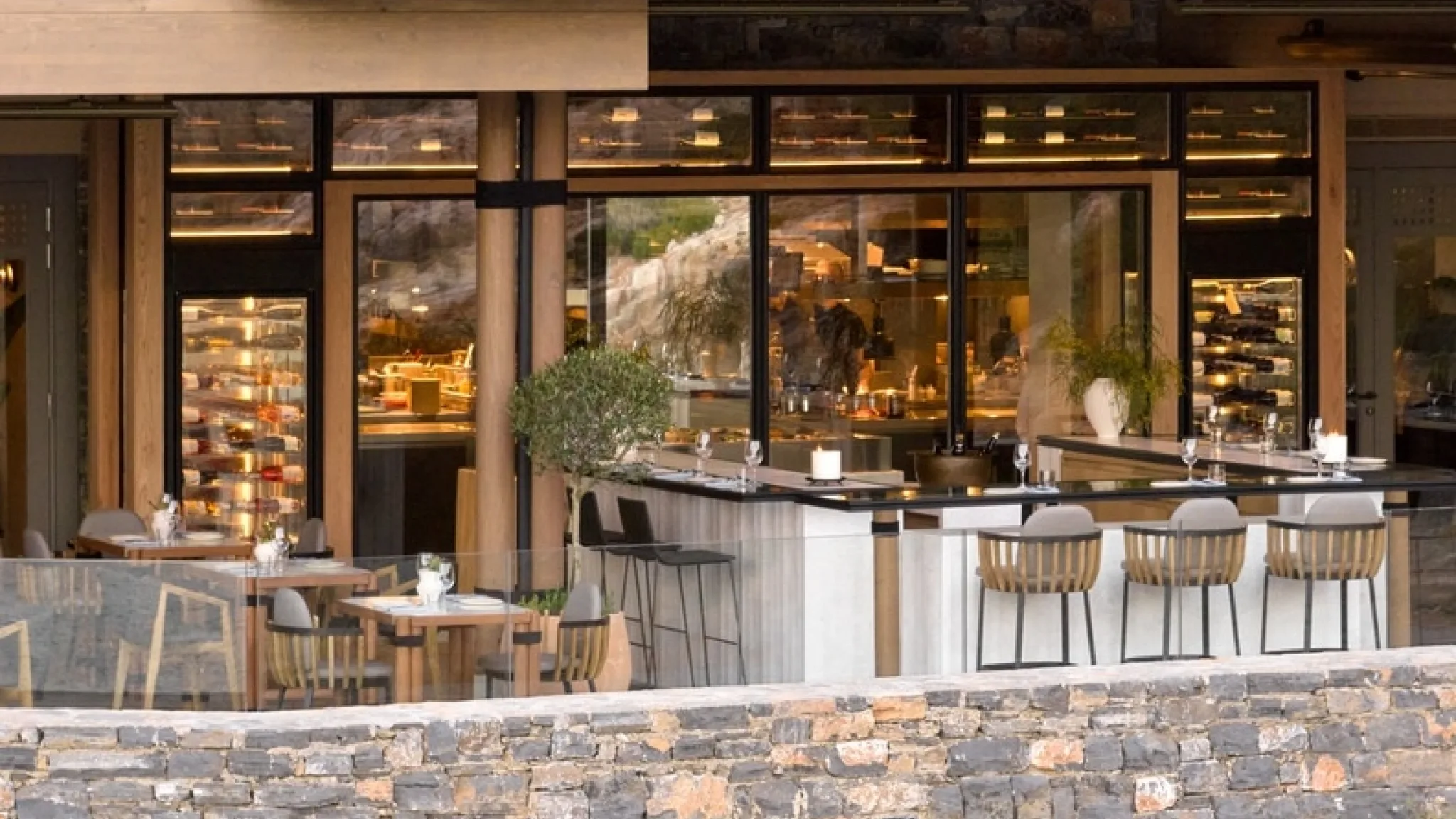 DC RHO Outdoor Bar Night 01