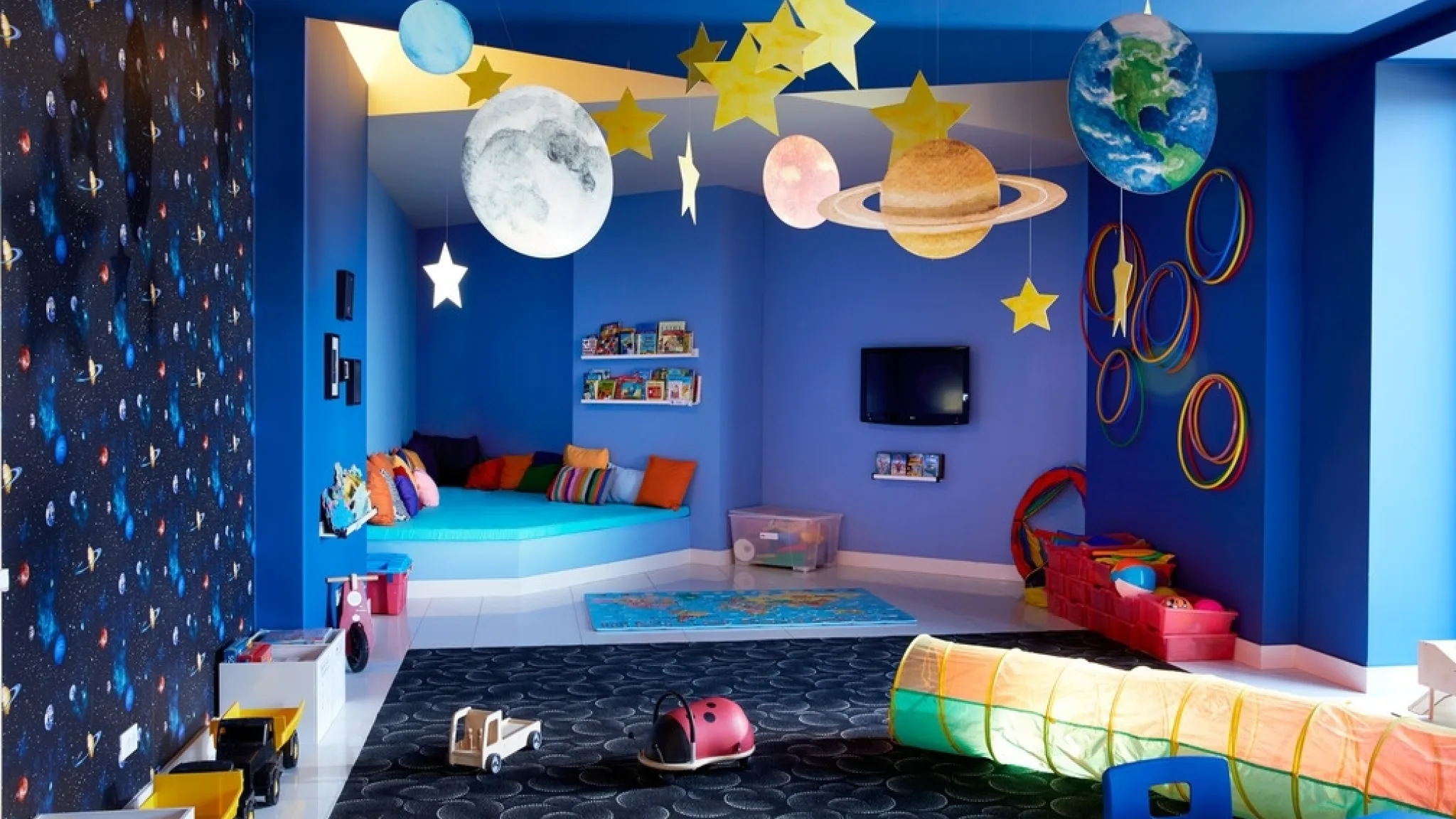 DC Mini Club Indoor 01