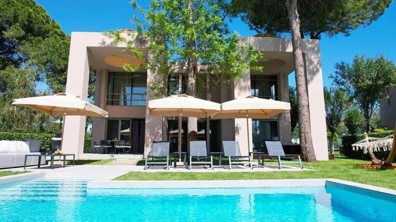 Queen and king villas general 5