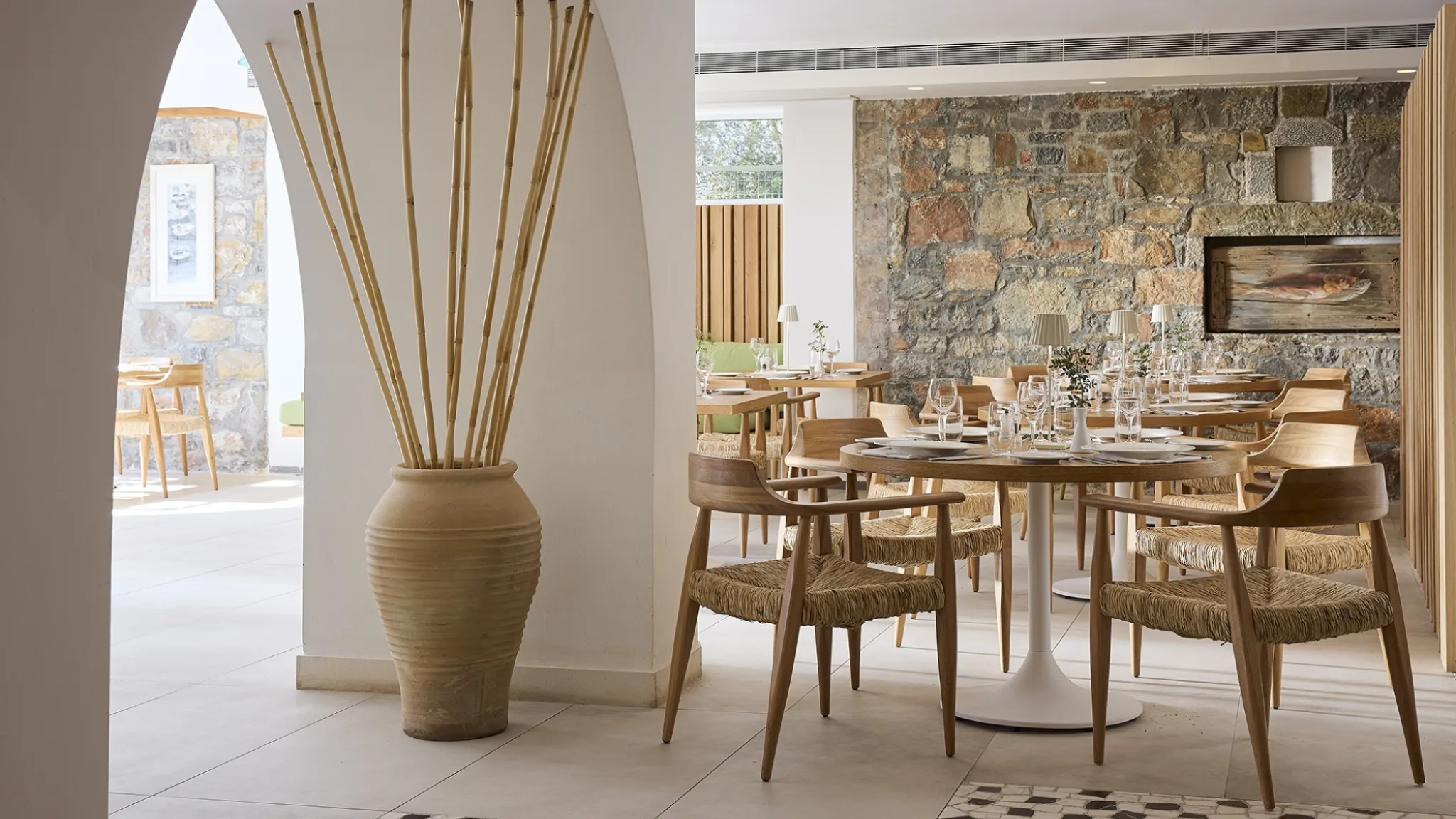 2 Labyrinthos Main Restaurant 7099