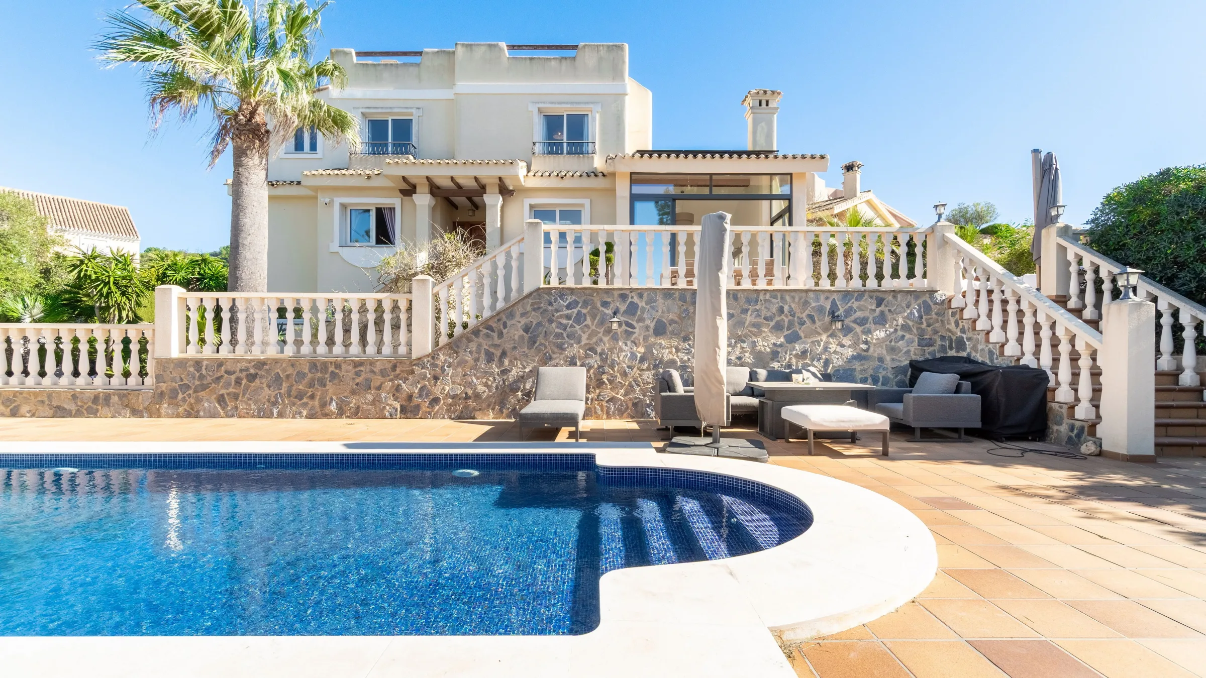 ALB10 pool and villa a
