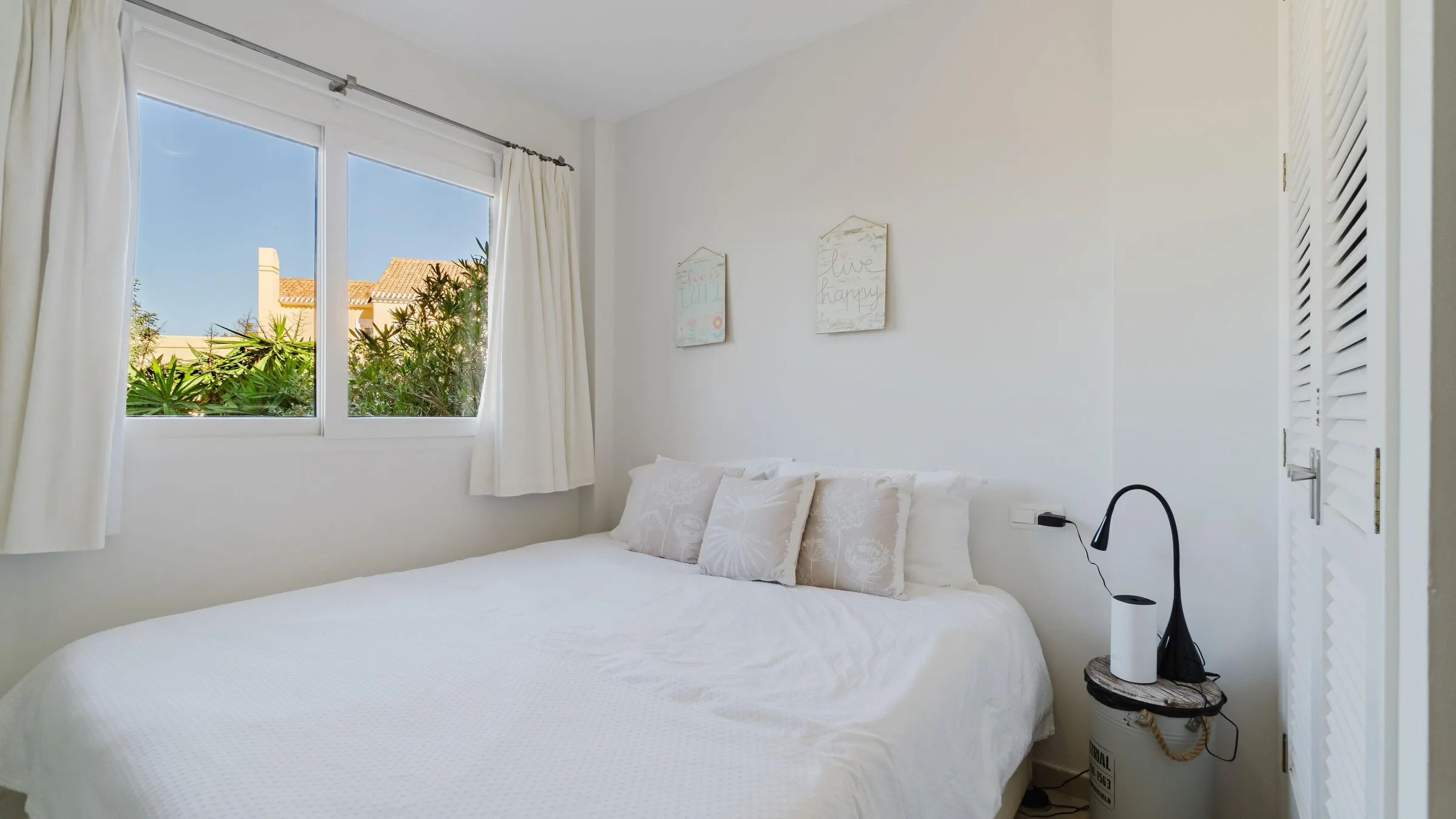 ALB10 Bedroom 1 a