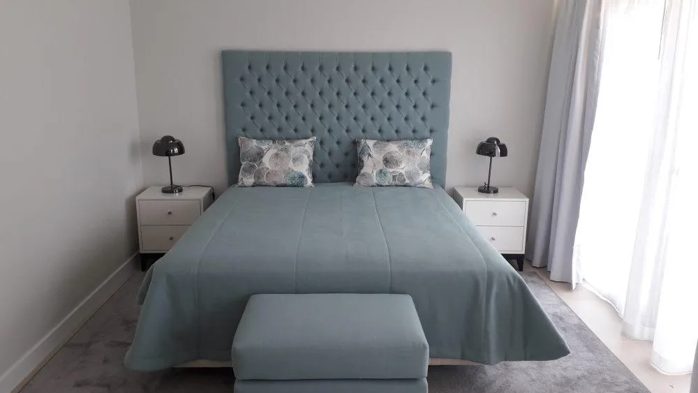 M2 Suite King Size Bed
