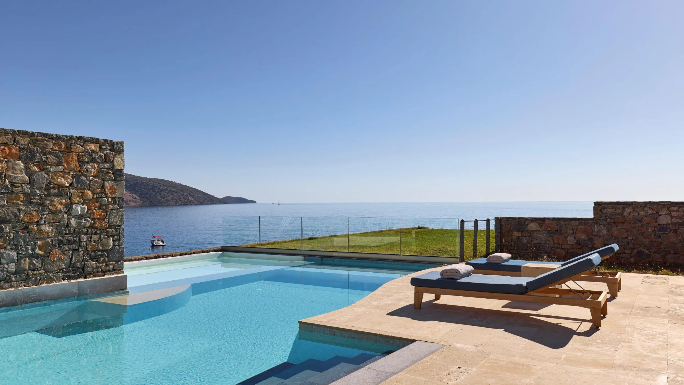 X One of Club Suite Private Pool Seafront 0979