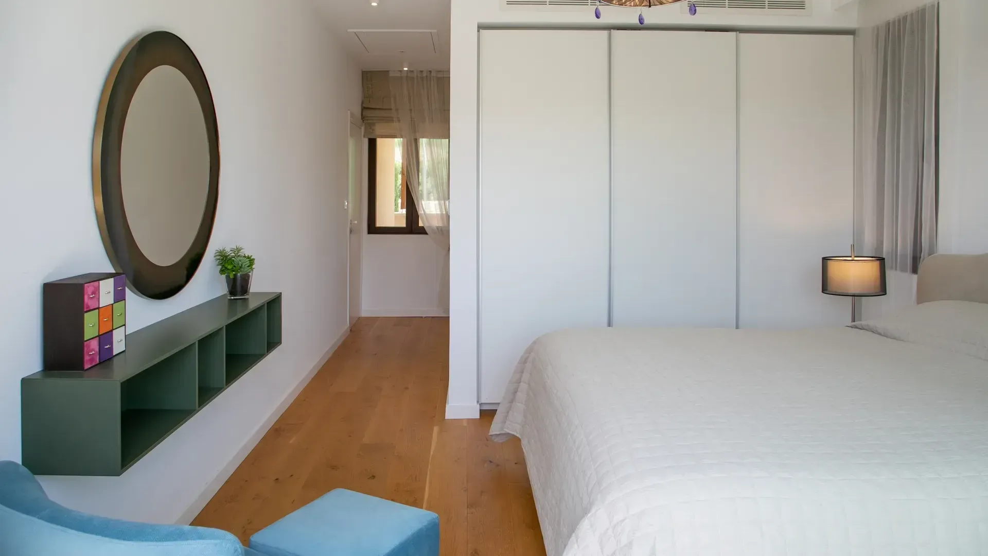 L1835956