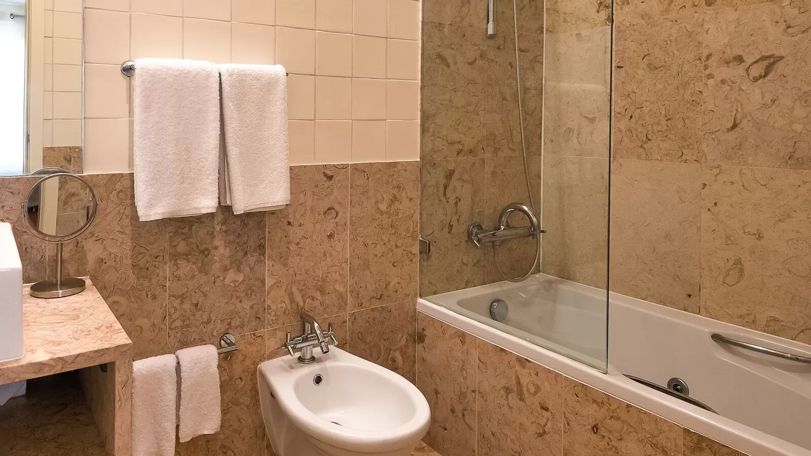 Tropical One Bedroom Residence Bathroom