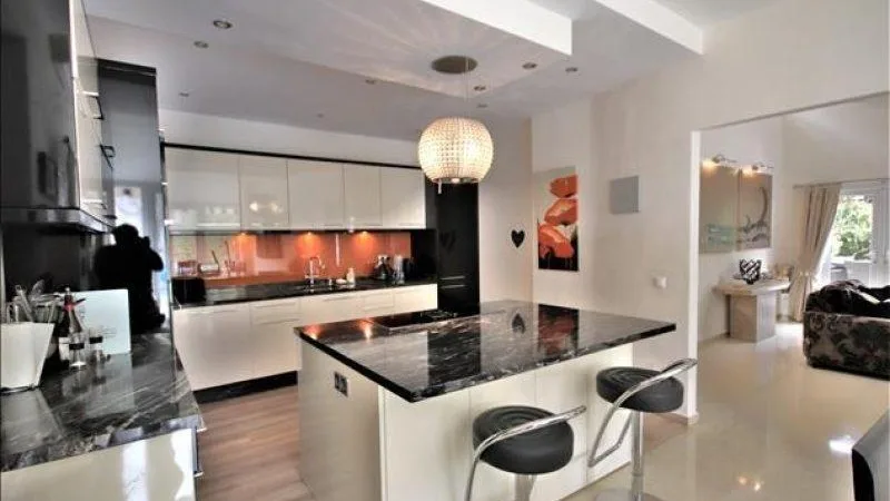 LH38 Kitchen 2