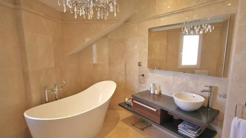 LH38 Master Bath