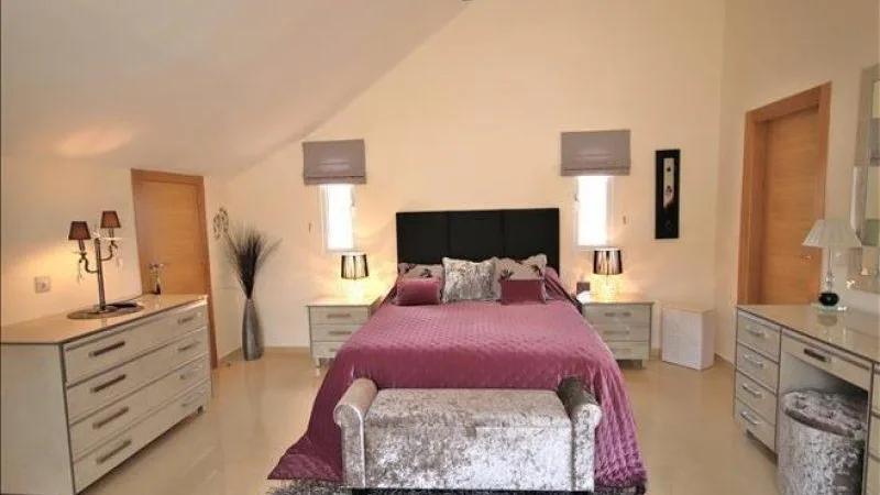 LH38 Master Bed