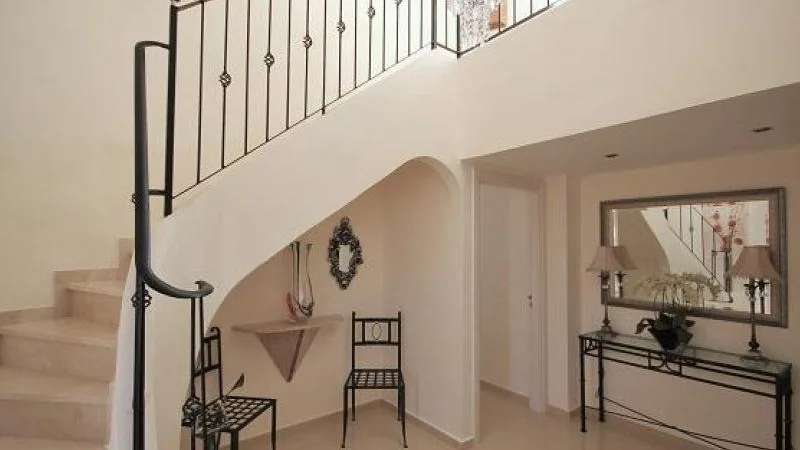 LH38 Stairs