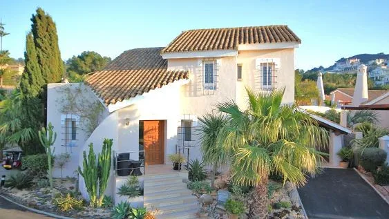 Las Higueras 38 2 front of villa 2