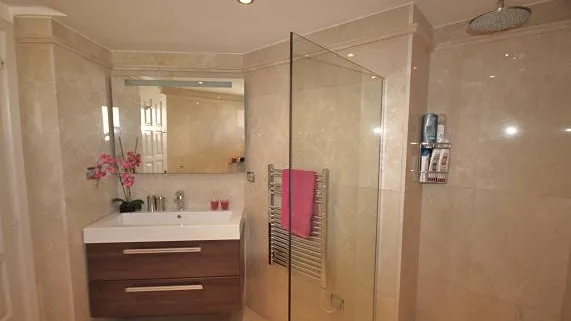 Las Higueras 38 Guest bathroom