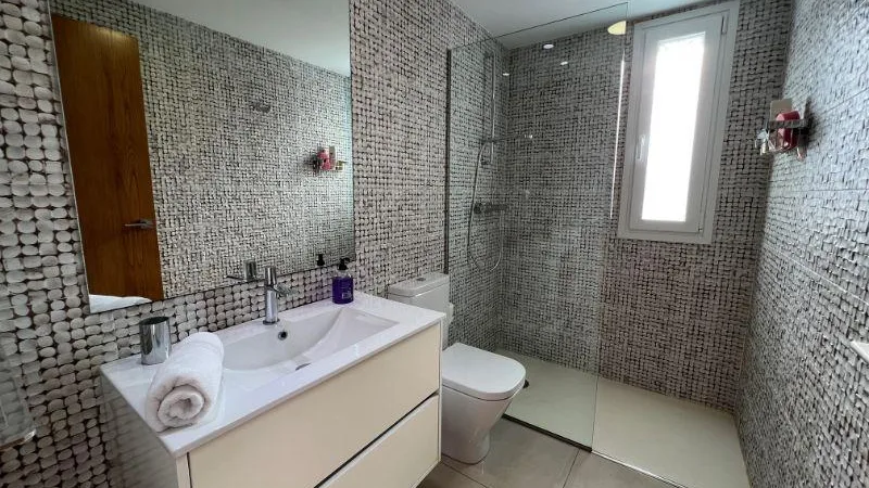 Ensuite bedroom 4