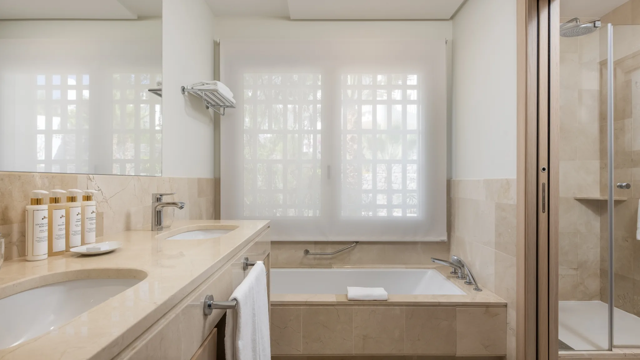 2 Bedroom Suite Sea View 15