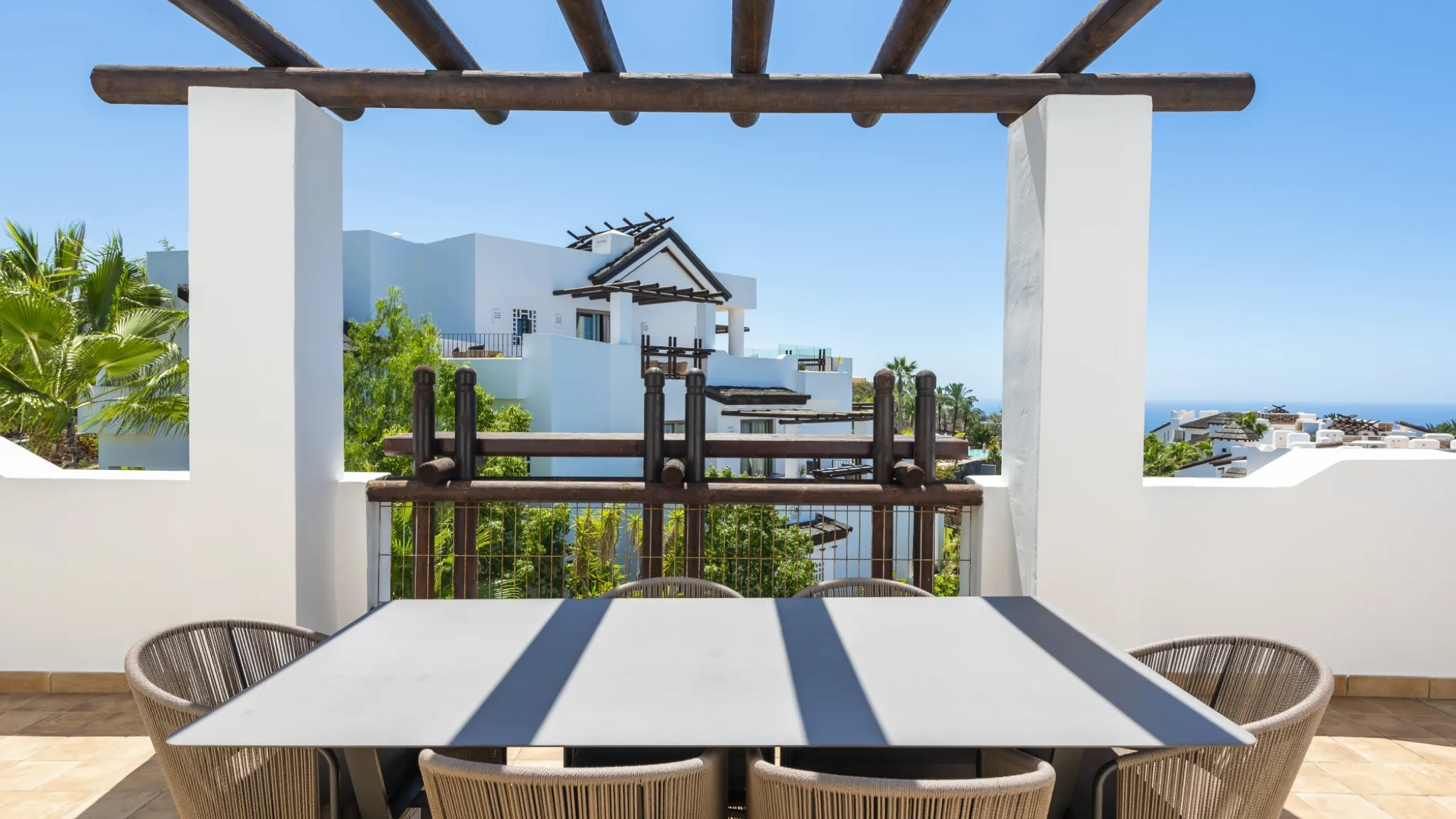 2 Bedroom Suite Partial Sea View Jacuzzi 2