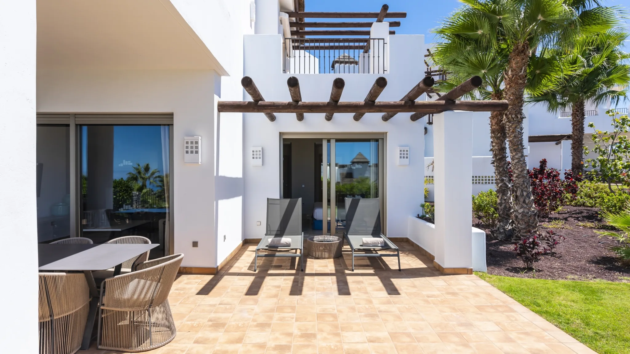 2 Bedroom Suite Partial Sea View Jacuzzi 6