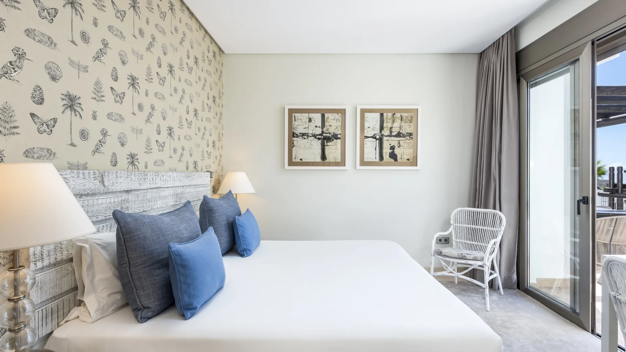 2 Bedroom Suite Partial Sea View Jacuzzi 12