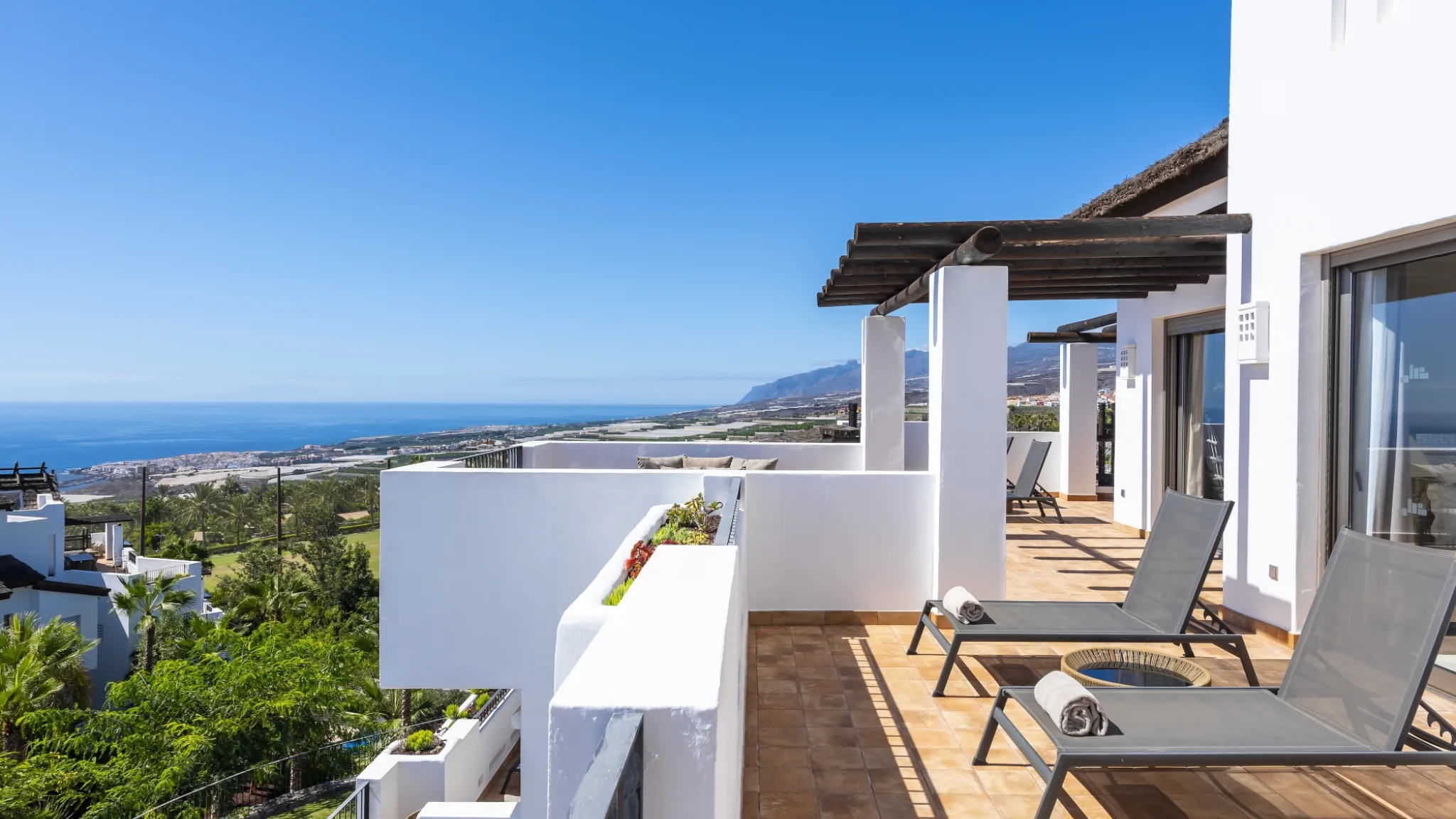 3 Bedroom Suite Sea View Jacuzzi 6