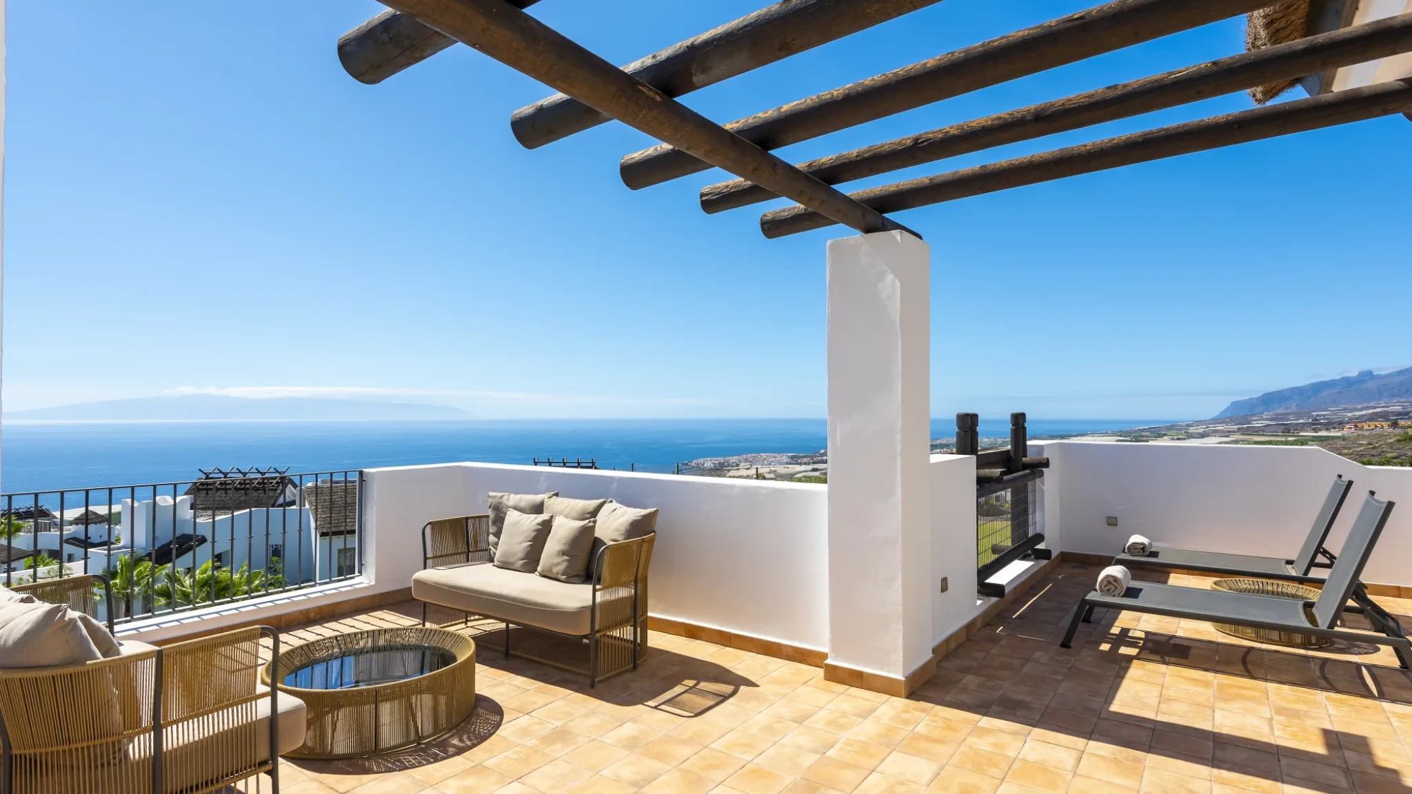 3 Bedroom Suite Sea View Jacuzzi 7