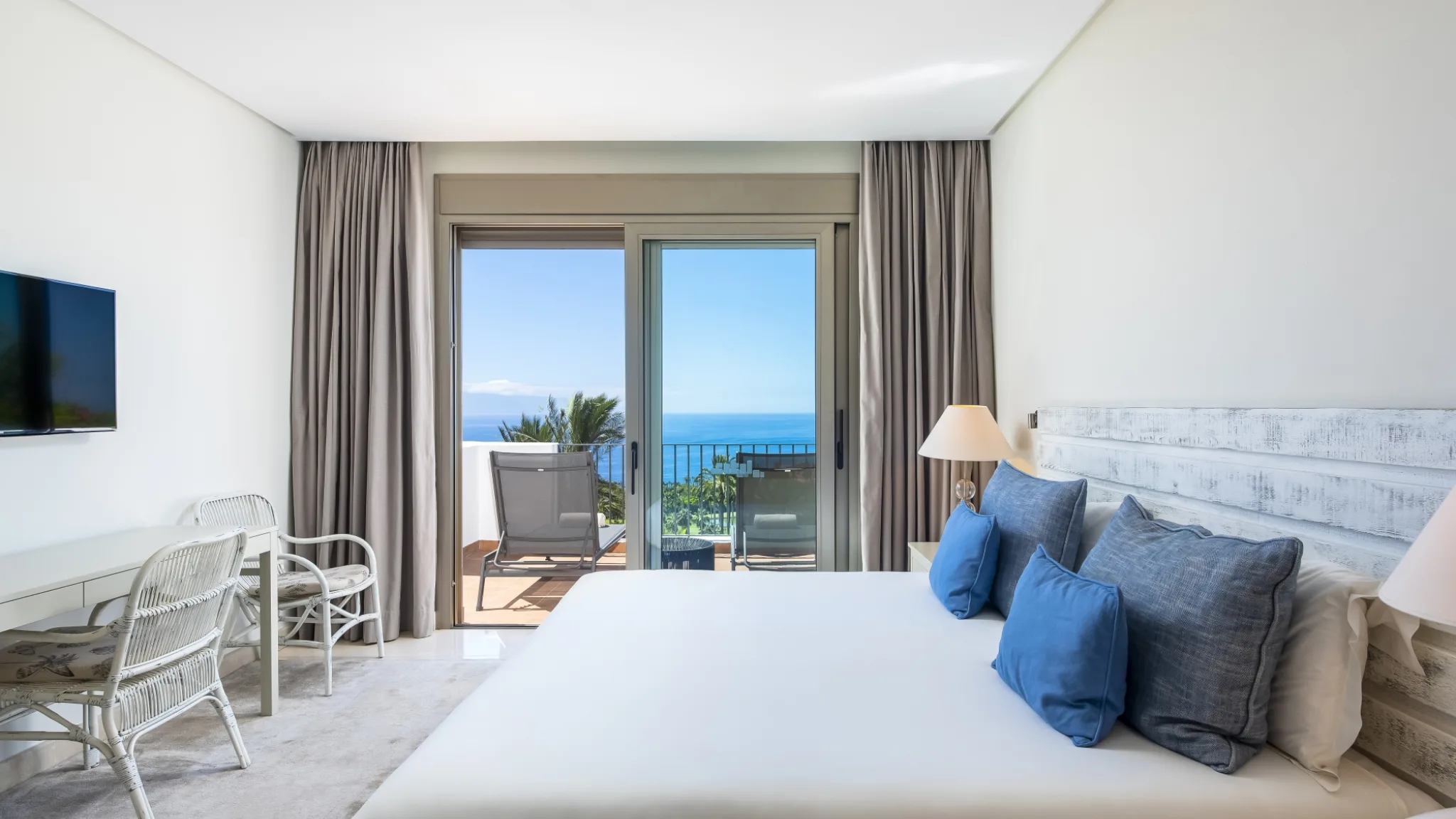 3 Bedroom Suite Sea View Jacuzzi 11