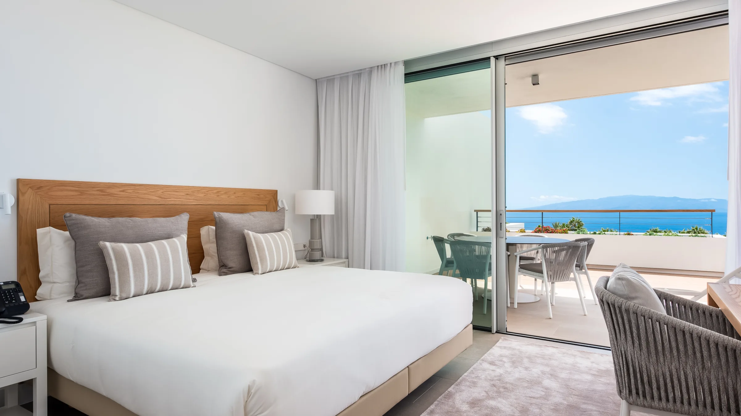 2 V 2 Bedroom Suite with Ocean Views 10