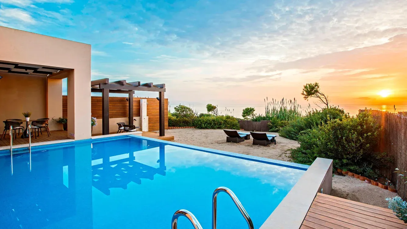 Klxlc pool 8019 hor wide