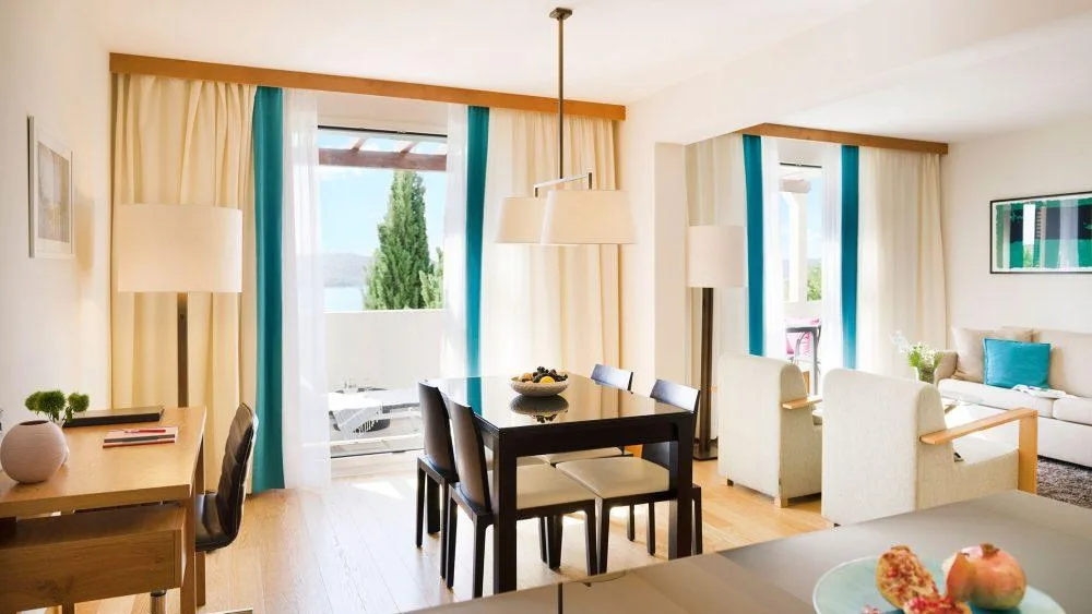 15597283651 BEDROOM SEAVIEW 1