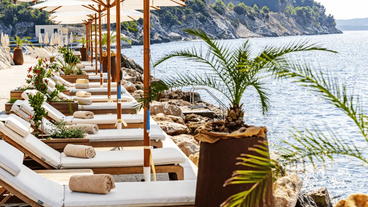 1728382020 NUKU Select Beach