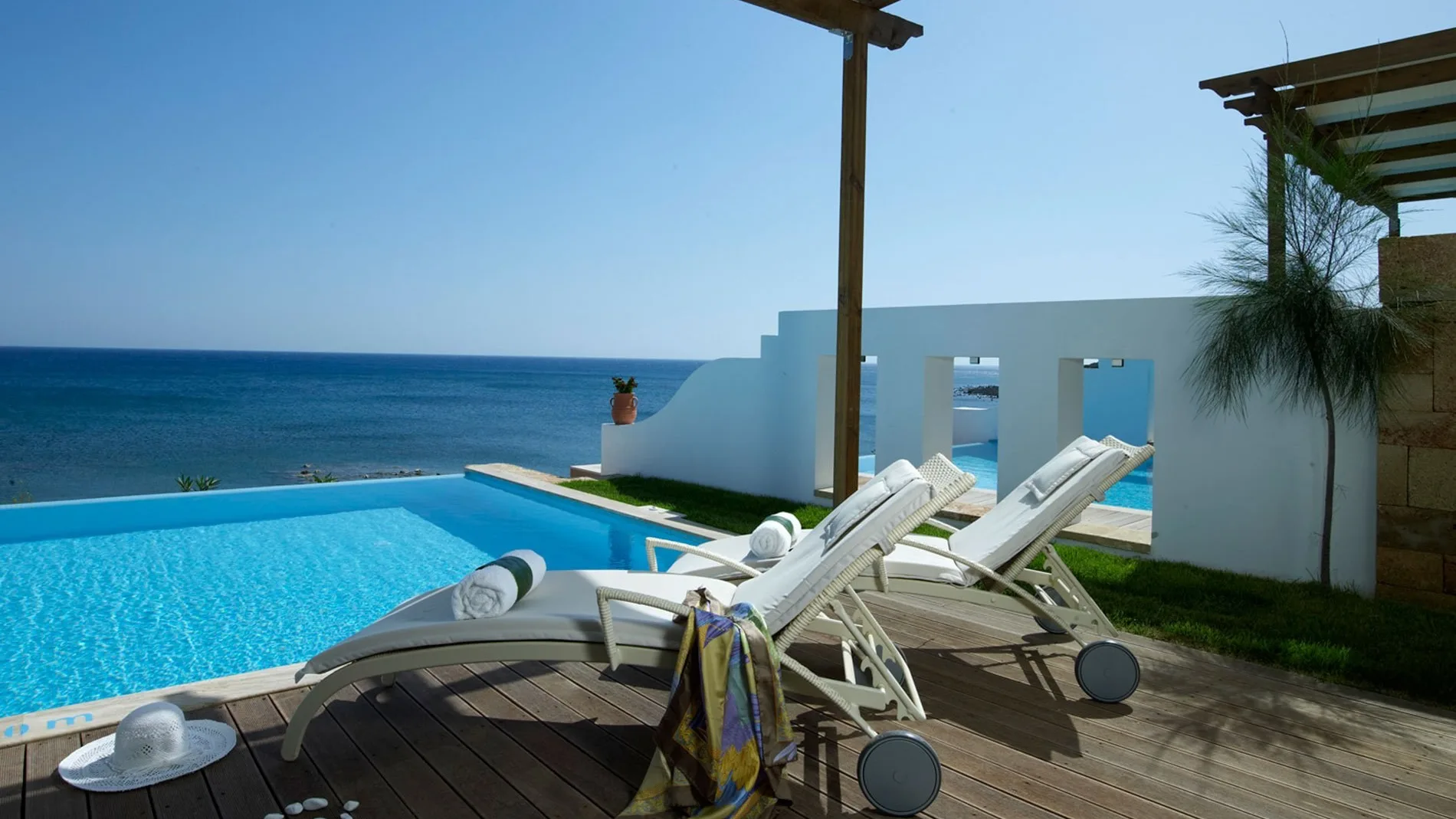 Platinum Beach Junior Suite Sea View with Pool 1