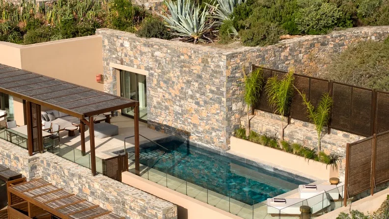 DC TC Suite One Bedroom Pool Outdoor 01 a