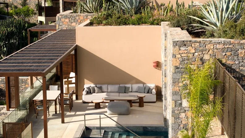 DC TC Suite One Bedroom Pool Outdoor 03