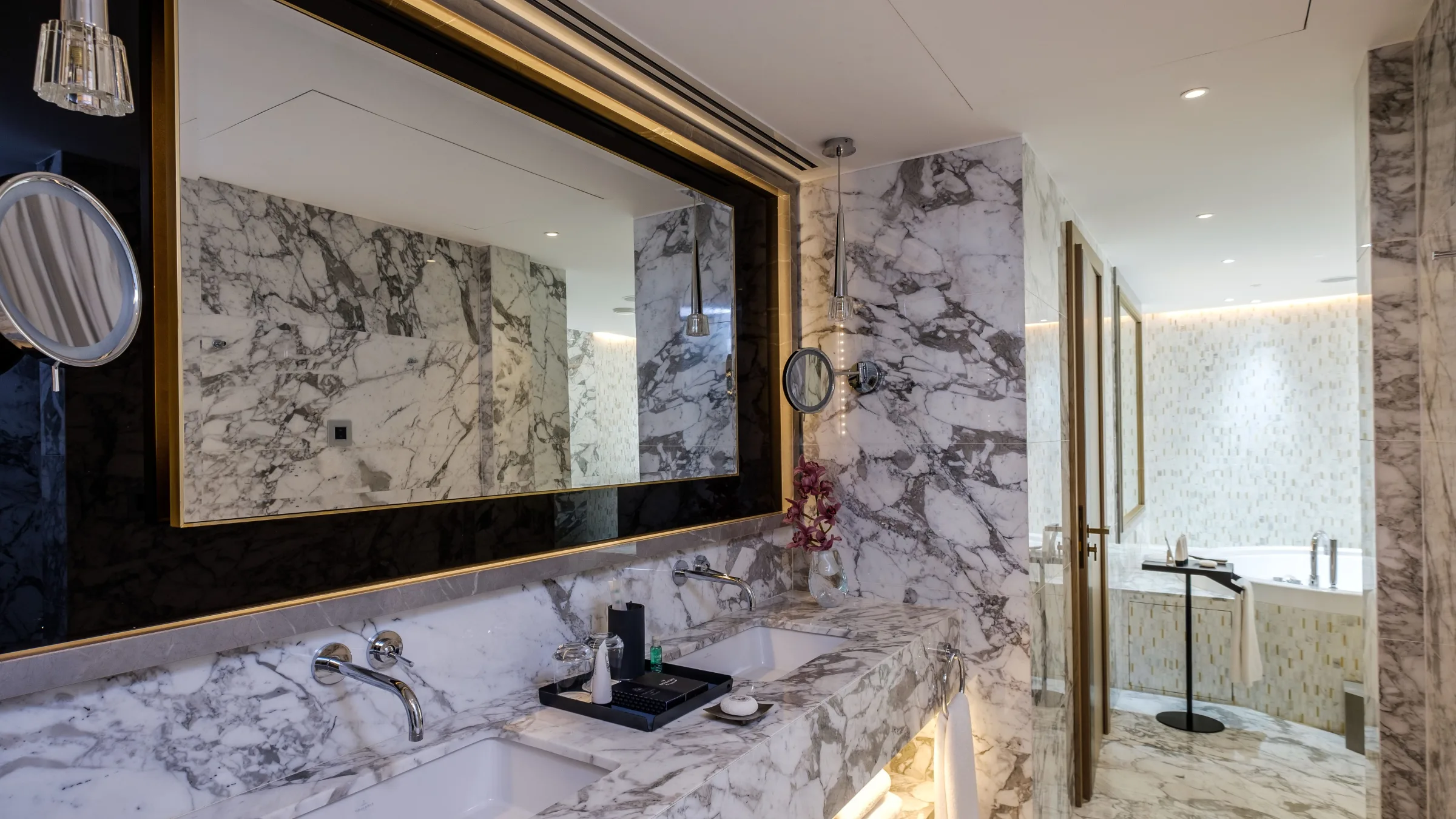 Parklane Limassol Accommodation Diamond Suite Bathtub LR