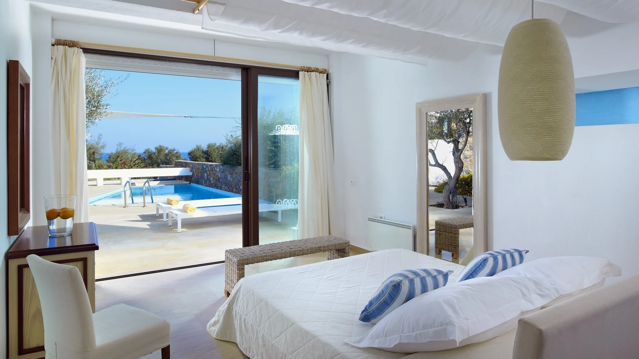 The Olives House 4 Bedroom Villa Seafront Private Pool 2 resize mtime20201110135729