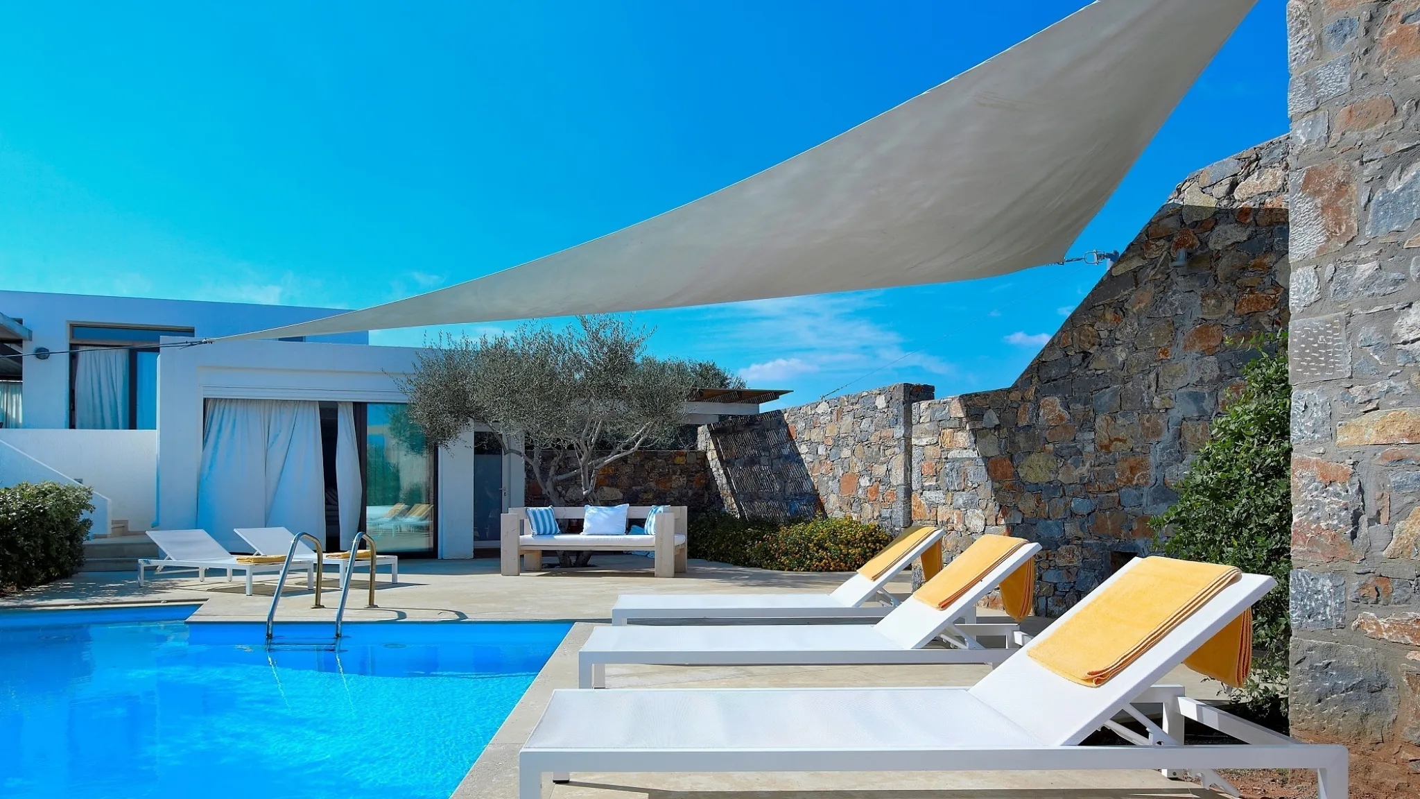 The Olives House 4 Bedroom Villa Seafront Private Pool 3 resize mtime20201110135740