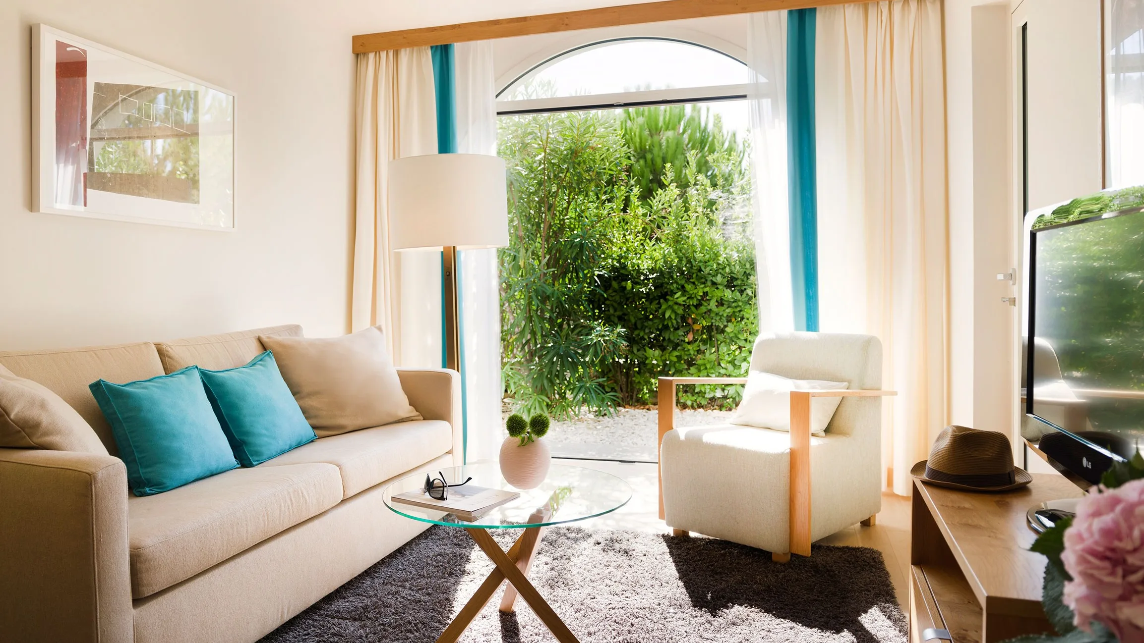 15597289662 BEDROOM GARDEN VIEW 1