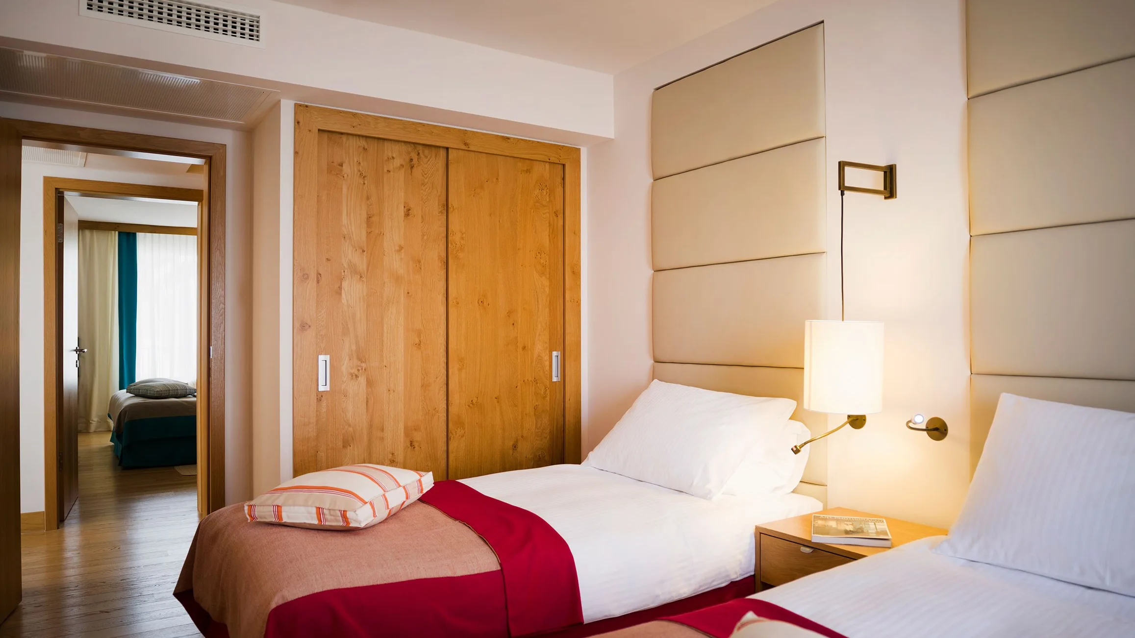 15597289712 BEDROOM GARDEN VIEW 2