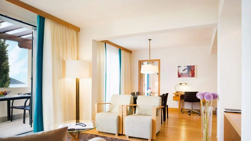 15597292202 BEDROOM SEA VIEW 2023 09 29 094053 zchy