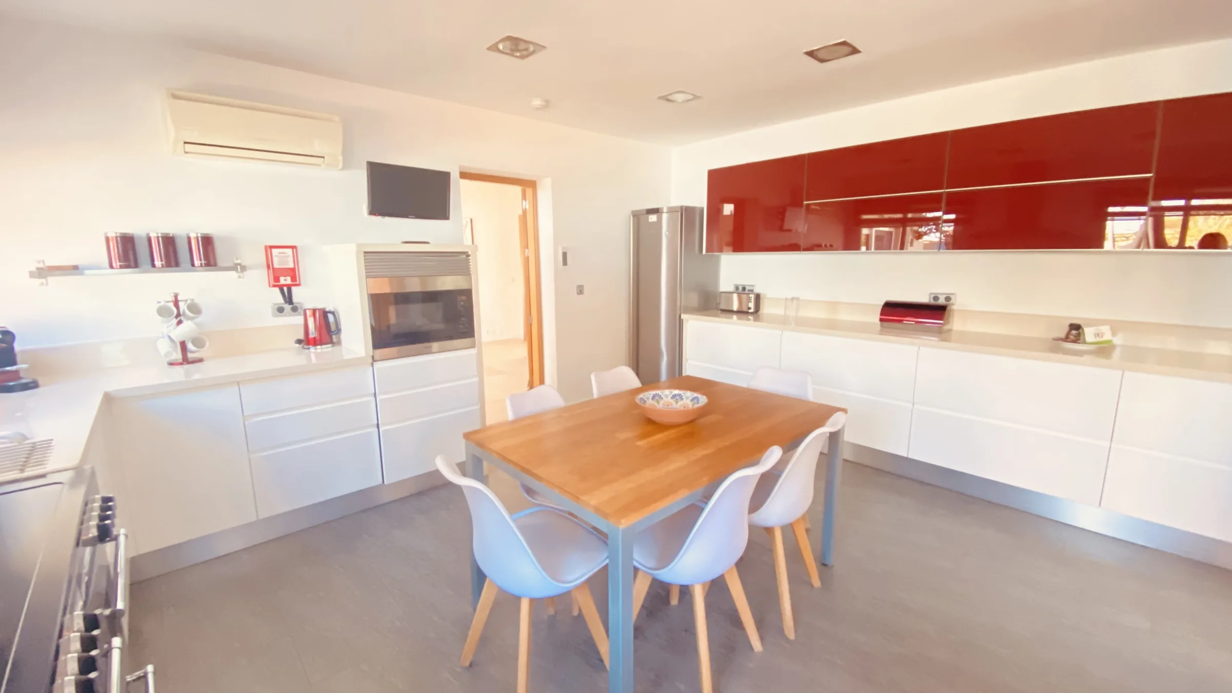 V171 Kitchen