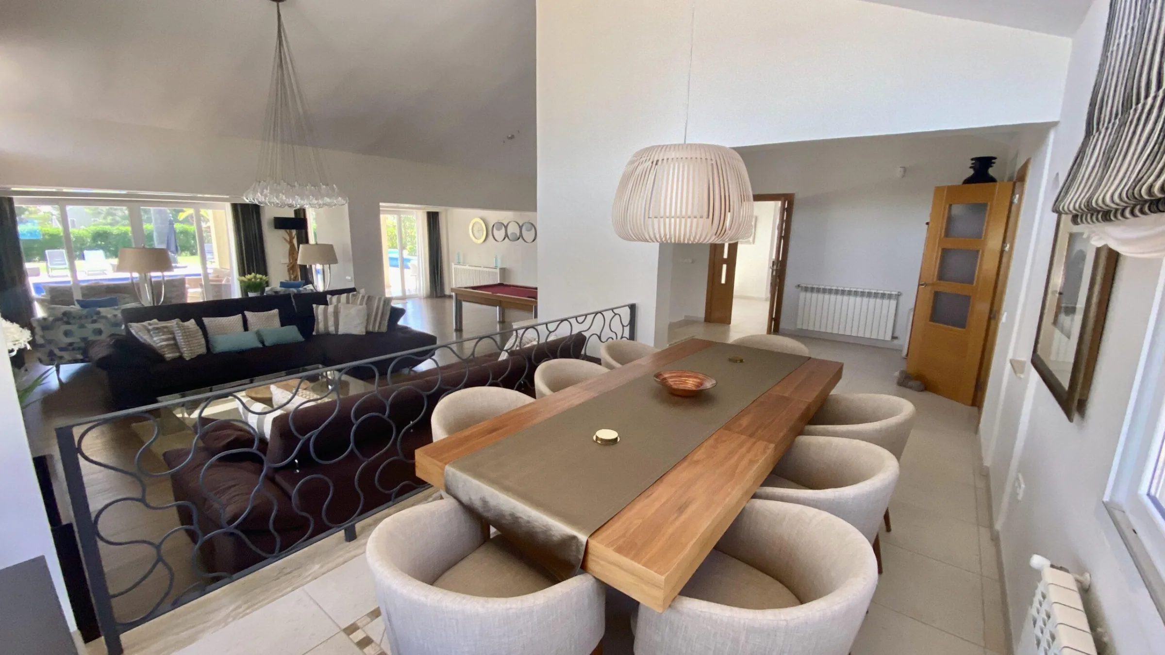 V171 Dining scaled