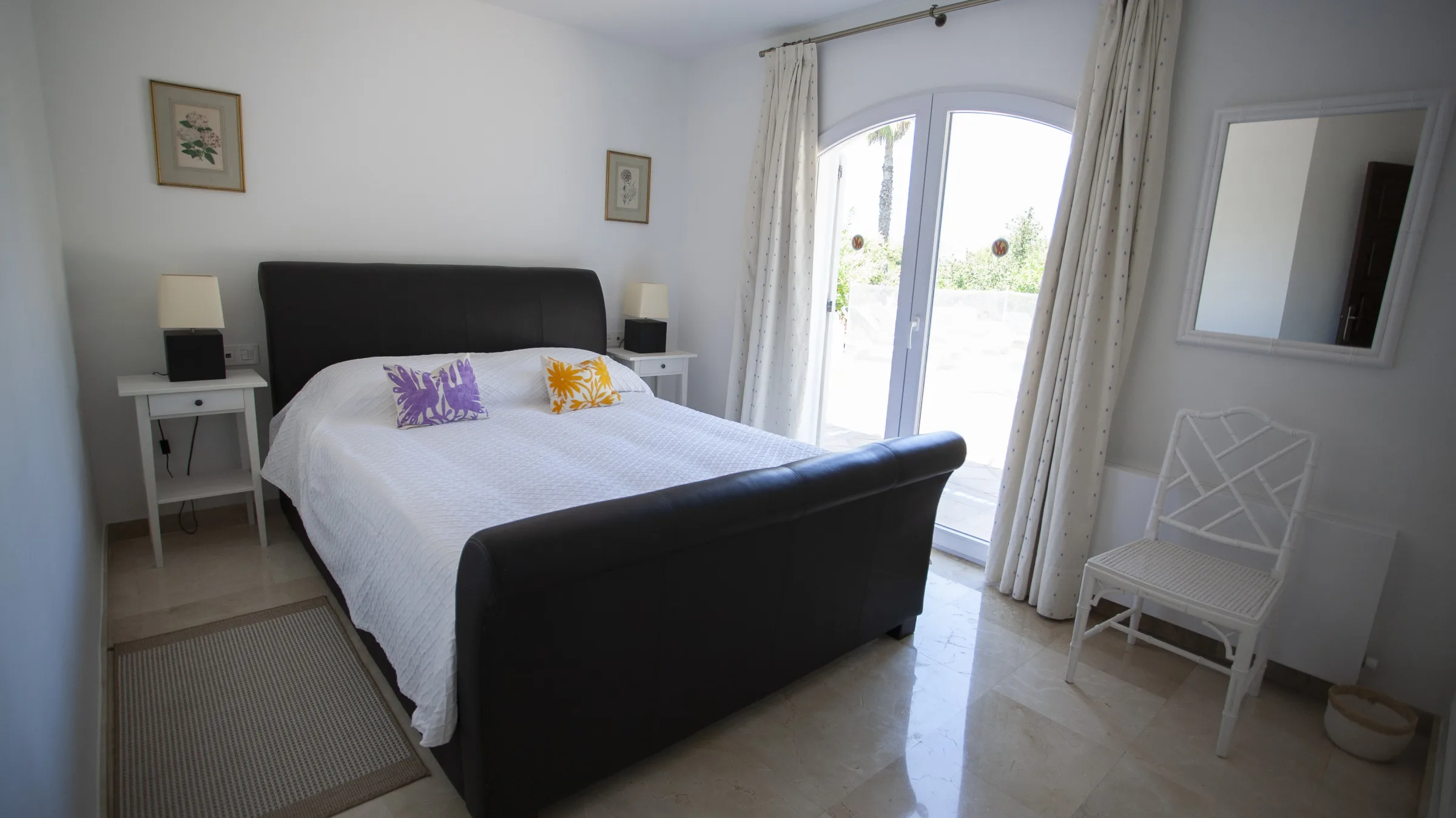 V192 ground floor king bedroom