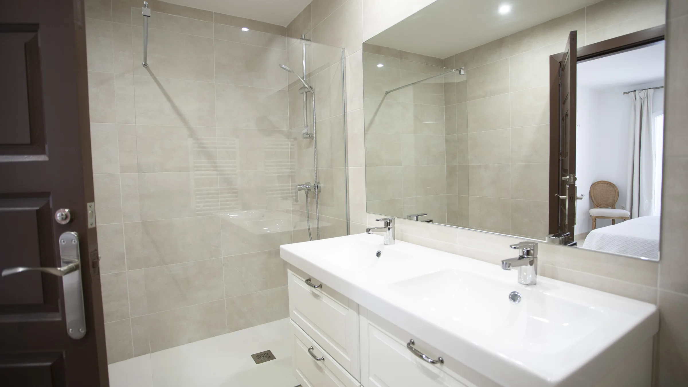 V192 shower room