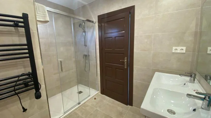 V192 bathroom 220701 154622
