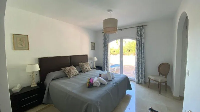 V192 bedroom