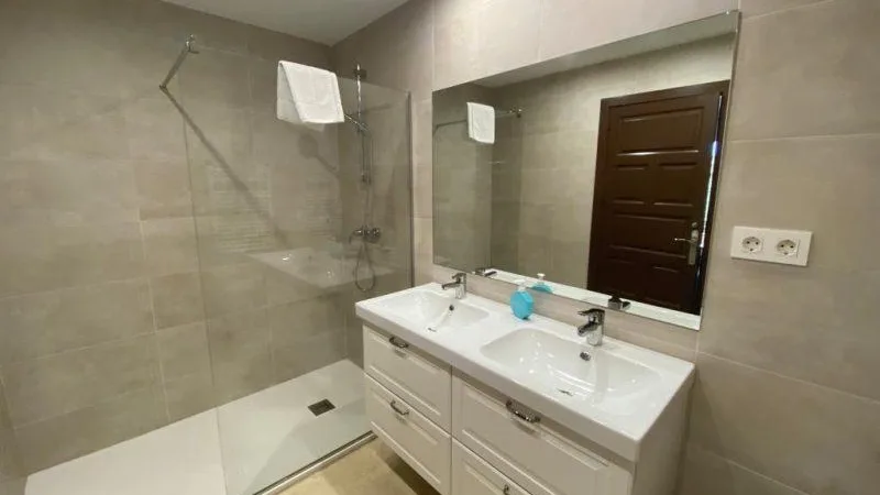 V192 shower room