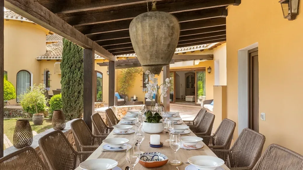 Villa70 006 Outdoor table