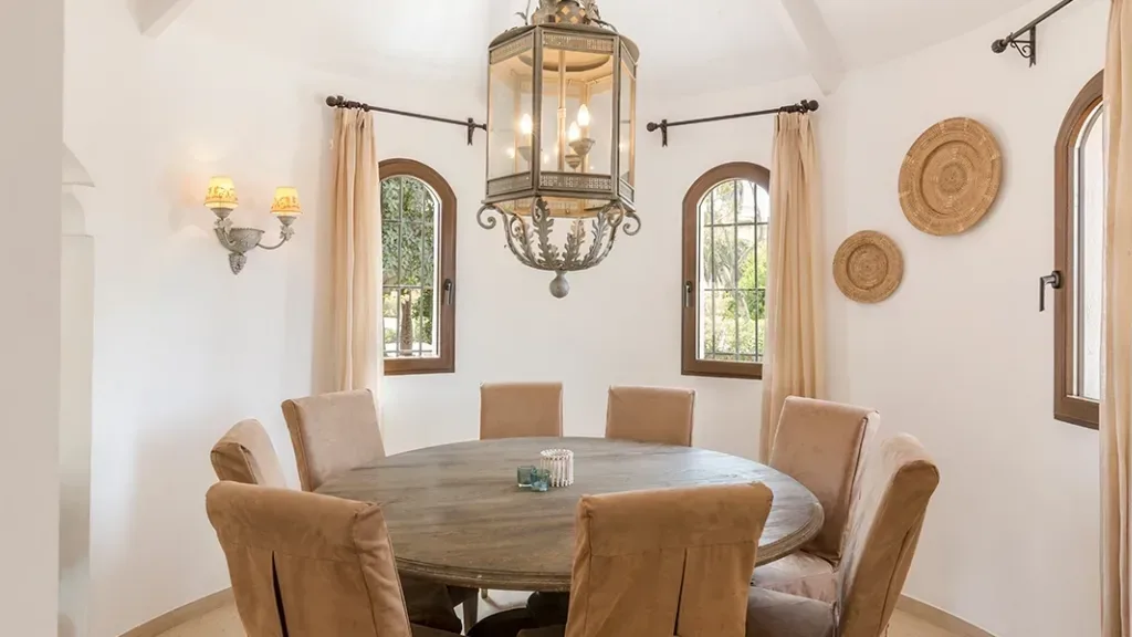 Villa70 017 dining room